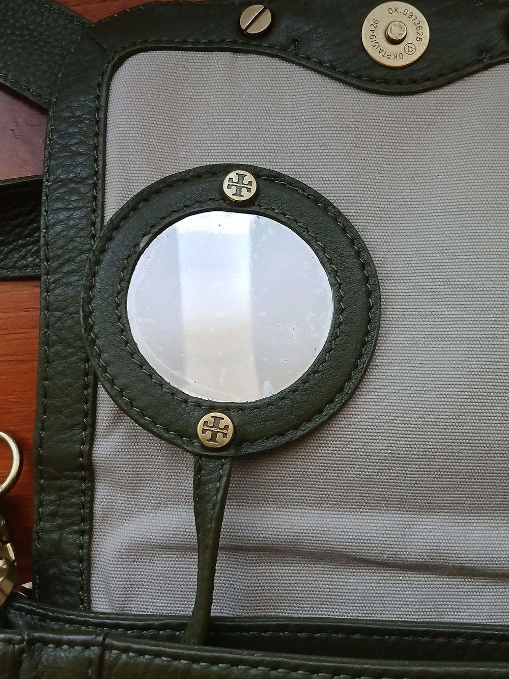 Tory Burch Amanda Leather Logo Crossbody Clutch Bag – Rare Olive Green